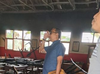 Kepala Dinas Pendidikan dan Kebudayaan Kabupaten Serang Asep Nugrahajaya ketika mengunjungi SDN Negeri Ukirsari.
