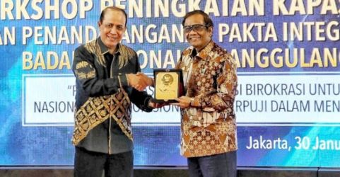 Kepala BNPT Komjen Boy Rafli dan Menko Polhukam Mahfud MD. (Ist)