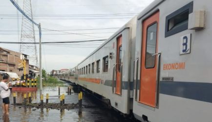 Banjir mulai surut di Stasiun Tawang Semarang,  perjalanan Kereta Api kembali normal. (Ist)