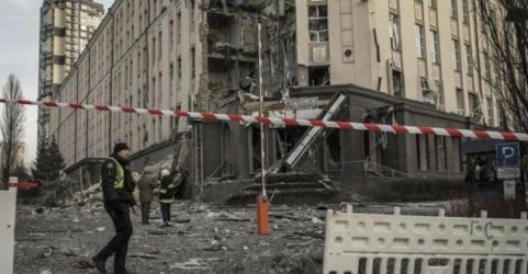 Salah satu hotel di Ukraina terkena bom dari Rusia. (Ist)