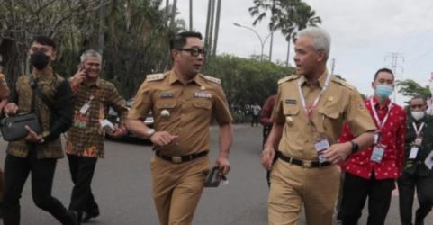 Gubernur Jawa Barat Ridwan Kamil dan Gubernur Jawa Tengah Ganjar Pranowo saat menghadiri acara di Sentul, Bogor. (Ist)