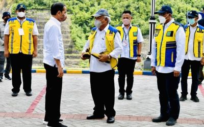 Presiden Jokowi bersama Menteri PUPR Basuki Hadimuljono ketika berada di IKN. (Ist)