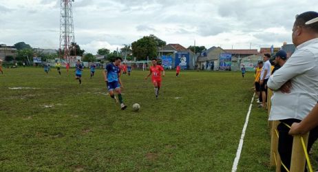 Para penonton tetap antusias menyaksikan pertandingan.(Foto: dok/Panitia Bina Jaya Cup).