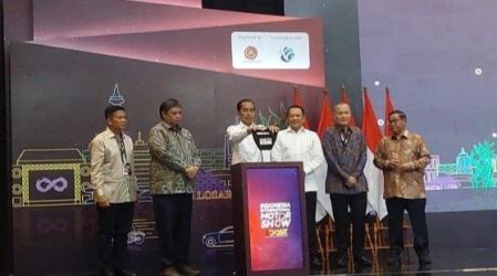 Presiden Jokowi membuka secara langsung pameran IIMS 2023 di JIEXPO Kemayoran, Jakarta. (Ist)