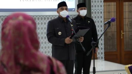 Bupati Tangerang Ahmed Zaki Iskandar pada pelantikan pejabat di lingkungan Pemkab.