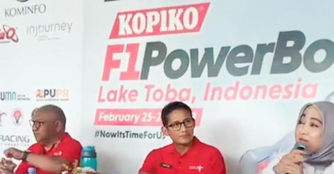 Menparekraf Sandiaga Uno saat memberikan keterangan pers di area F1 Powerboat di Kawasan Danau Toba. (Ist)