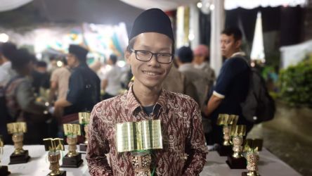 Ayyash Lukman Hakim juara 1 Makalah Al Quran golongan Putra pada MTQ Ke XIV berlangsung di Fakultas Kedokteran UIN Syarif Hidayatullah Jakarta.