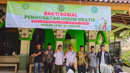 Forum Sembilan Bintang bersama Masjid Jami Al Ishlah menggelar pengobatan gratis, Minggu (19/02).
