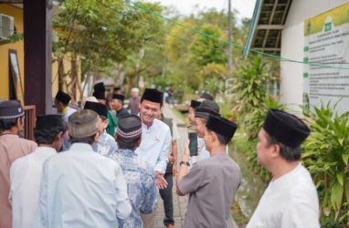 Ketua Fraksi Demokrat DPRD Pandeglang, Iing Andri Supriadi, menyapa masyarakat.(Istimewa)