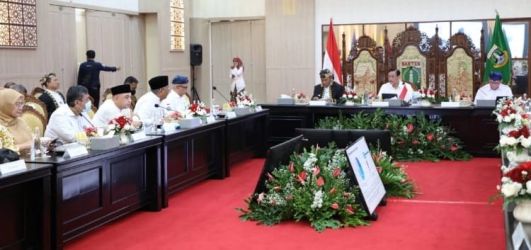Rapat koordinasi dipimpin Menko Marves berlangsung di Pendopo Gubernur Banten, Serang, Jumat (10/2)