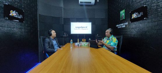 Tayangan perdana podcast Bang Taja dengan host Hamka Handaru (Ketua KONI Tangsel) dan bintang tamu Dr Alfan Nur Asyhar, Dokter Tim Nasional PSSI. (Ist)