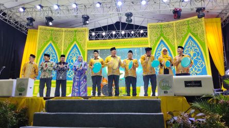 Wali Kota Tangsel, Benyamin Davnie membuka MTQ XIV Kota Tangsel, semalam.