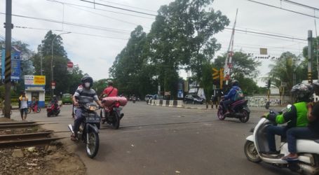 Palang pintu rel kereta api Stasiun Tanah Tinggi, Kota Tangerang. (Ist)