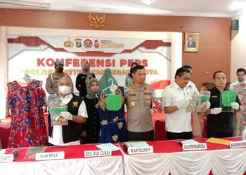 Konferensi pers Polres Metro Tangerang Kota terkait penyelendupan sabu-sabu. (Ist)