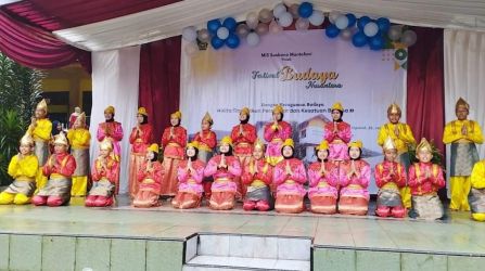 Madrasah Ibtidaiyah Swasta (MIS) Soebono Mantofani, menggelar Festival Budaya Nusantara tahun 2023.
