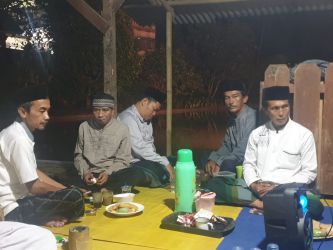 Pengajian rutin di kediaman Ketua RW 12, Haryanto di Kampung Ciekek Babakan Karaton RT 01, Rabu (1/2/2023) malam.(Ari Supriadi-Tangsel Pos)