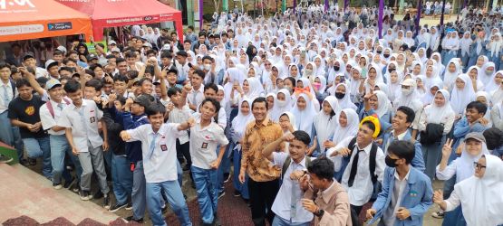 Pentas Seni dan Bazaar yang berlangsung di SMAN 8 Kabupaten tangerang pada Senin, (13/2/2023).