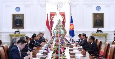 Presiden Jokowi menerima para Menteri Luar Negeri ASEAN dab Sekjen ASEAN di Istana Negara.