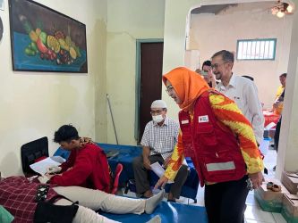 Donor darah oleh PMI