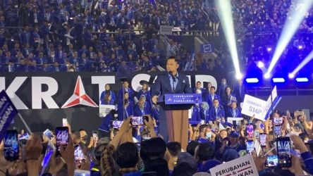 Ketum Demokrat Agus Harimurti Yudhoyono saat pidato Politik di Stadion Tennis Indoor Senayan, Selasa (14/3).
