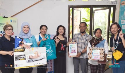 Bersama Rotary Club, Bank Lestari Banten Bantu Pemenuhan Gizi Anak di Kampung Kelapa. (Ist)