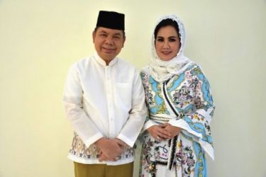 Bupati Kapuas Ben Brahim S Bahat dan Istri Ary Egahni Ben Bahat. (Ist)