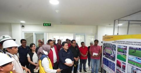 Ketua PSSI Erick Thohir saat mengunjungi Stadion Kapten I Wayan Dipta.