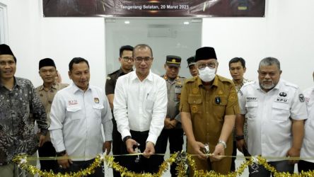 Peresmian Gudang Logistik KPU, yang terletak berdampingan dengan Kantor KPU Tangsel, Setu, pada Senin (20/03). (Dok. Humas Kota Tangsel)