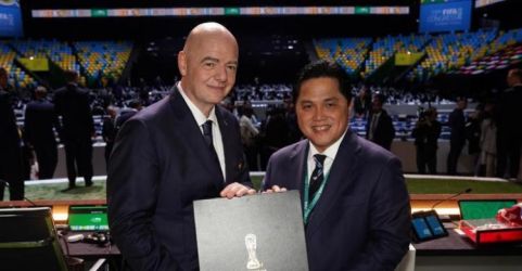 Presiden FIFA Gianni Infantino bersama Ketum PSSI Erick Thohir   foto : Ist