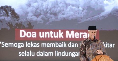 Ganjar Pranowo dalam Doa untuk Merapi