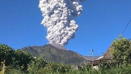 Gunung Merapi kembali erupsi pada Sabtu pukul 12.12.