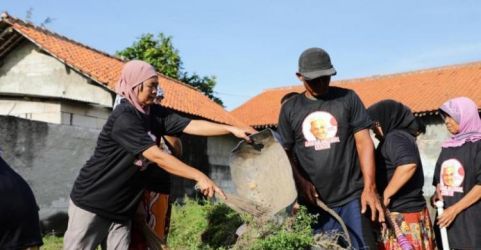 Kerja bakti oleh Ganjar Milenial Center diselenggarakan di Desa Sukasari, Kecamatan Rajeg, Kabupaten Tangerang    (foto: Ist)