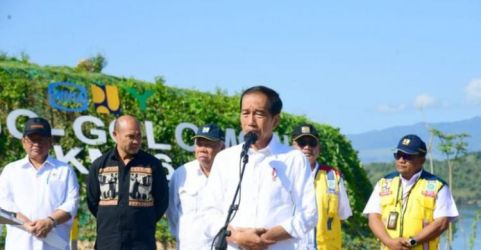 Presiden Jokowi saat meninjau Labuan Baju untuk persiapan acara KTT ASEAN. (Foto : Setpres)