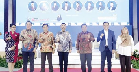 Para pejabat Kemendagri, KPU Pusat, DKPP, Bawaslu pada acara seminar yang digelar di Kampus IPDN Sumedang, Jawa Barat. (Ist)
