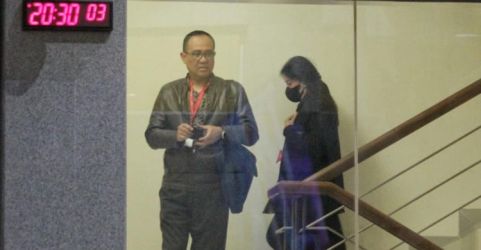 Rafael Alun Trisambodo dan Istri Ernie Meyke saat berada di kantor KPK. (Ist)