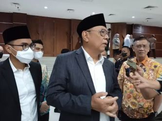 Walikota Tangsel Benyamin Davnie, memberikan keterangan terkait akan melakukan rapat koordinasi bersama dengan perusahaan terkiat pemberiaan THR Ramadan tahun ini. (Ist)