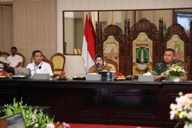 Plh Sekda Provinsi Banten Virgojanti saat memberikan konferensi pers. (Foto : Humas Pemprov)