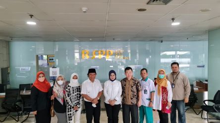 Pj Gubernur Banten Al Muktabar saat berada di RSPP Jakarta, Minggu (5/3)