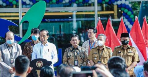 Presiden Jokowi saat meresmikan RS Mayapada Bandung, di Jalan Terusan Buah Batu, Kota Bandung, Senin (6/3).