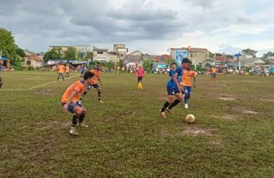 Big match Ad-Sya versus Dejan FC menyita perhatian penonton.(Foto: dok/Panitia Bina Jaya Cup).