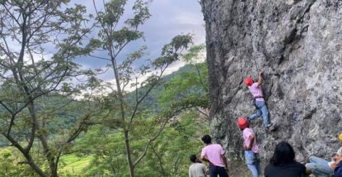 Kegiatan Latgab Climbing oleh Srikandi Ganjar Banten diadakan di Gunung Batu Gede Sayar, Serang. (Ist)