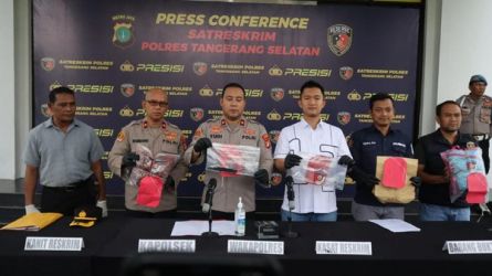 Konferensi pers terkait penusukan yang memakan korban 3 orang