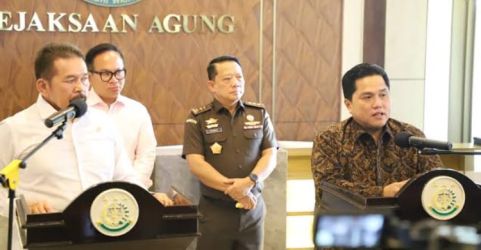 Jaksa Agung ST Burhanuddin dan Menteri BUMN Erick Thohir saat memberikan konferensi pers