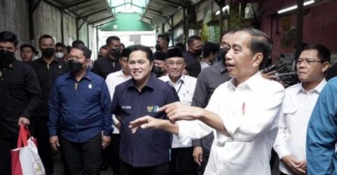 Presiden Jokowi saat sidak ke Pasar Tugu, Depok bersama Menteri BUMN Erick Thohir. (Foto : Setpres)