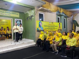 Suasana konsolidasi DPD Partai Golkar Kota Tangsel, di sekretariat Golkar Kota Tangsel. dalam kesempatan itu Ketua DPD Golkar Tangsel Airin Rachmi Diany untuk seluruh kader turun ke masyarakat. (dra)