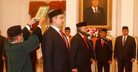 Presiden Jokowi saat melantik Menpora Dito Ariotedjo. (Ist)