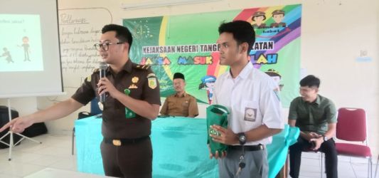 Jaksa Masuk Sekolah (JMS)digulirkan Kejaksaan Negeri (Kejari) Kota Tangsel untuk memberikan edukasi kepada mereka serta upaya menekan kenakalan remaja.  SUDIN ANTORO/tangselpos