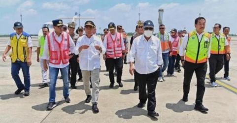 Menhub Budi Karya Sumadi (depan kiri) Menteri PMK Muhadjir Effendy (depan tengah) Menteri PUPR Basuki Hadimuljono (depan no 2 dari kanan) dan Dirut AP 2 Muhammad Awaludin (depan kanan) ketika sidak ke Bandara Kertajati. (Ist)