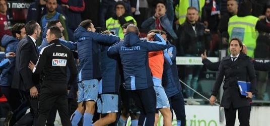 Selebrasi para pemain Lazio saat berhasil menumbangkan Juventus 2-1. (Ist)