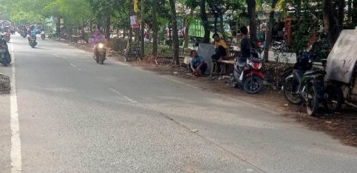 Lokasi kejadian pengendara motor tewas akibat terbentur aspal  foto ; Ist